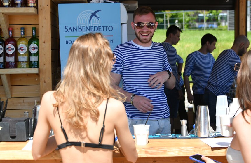 Пляж под открытым небом открыли на Северном речном вокзале 12 фото