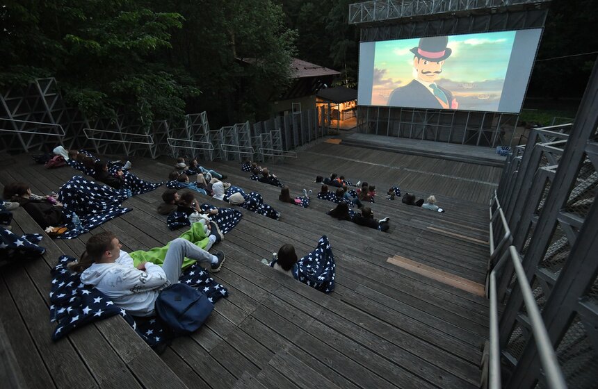 Кинотеатр "Москино" показывает фильмы в парке "Сокольники" 13 фото