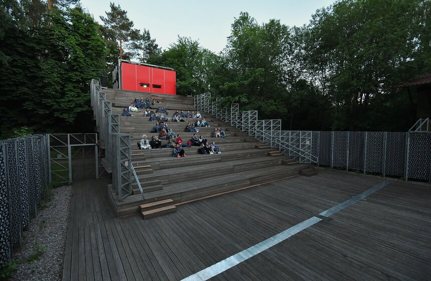 Кинотеатр "Москино" показывает фильмы в парке "Сокольники" 10 фото