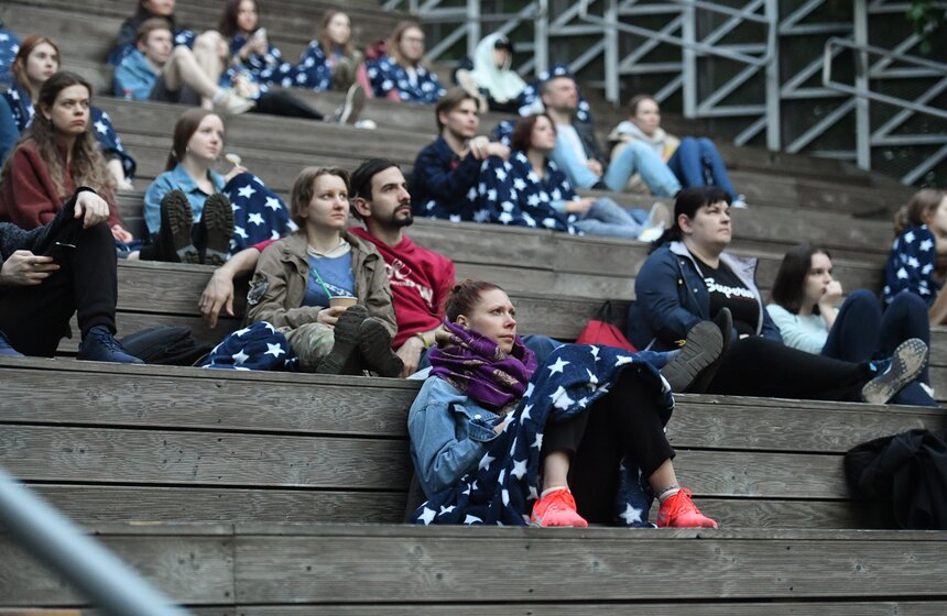 Кинотеатр "Москино" показывает фильмы в парке "Сокольники" 12 фото