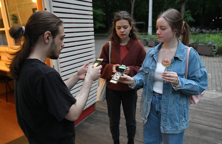 Кинотеатр "Москино" показывает фильмы в парке "Сокольники" 6 фото