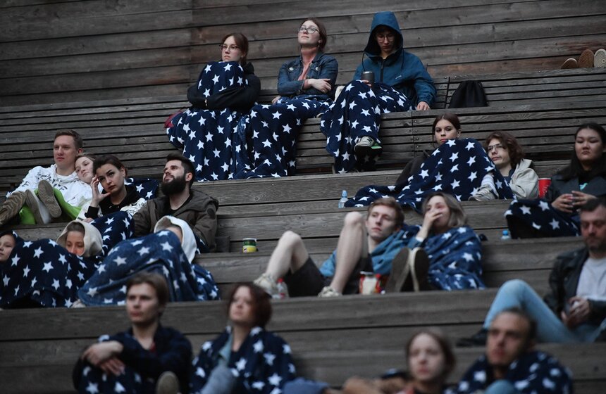 Кинотеатр "Москино" показывает фильмы в парке "Сокольники" 15 фото