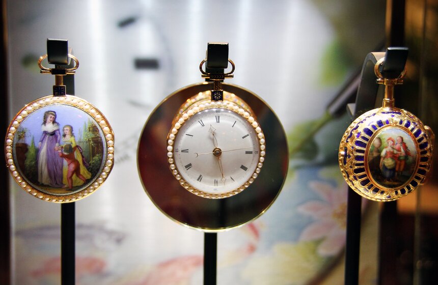 В Москве открылась выставка швейцарских часов 12 фото