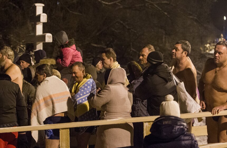 В Подмосковье прошли Крещенские купания 1 фото