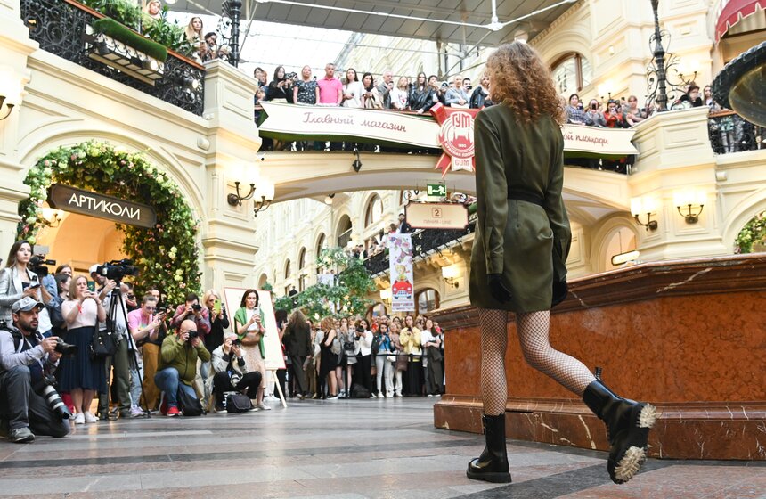 В ГУМе прошел показ в честь открытия Московской недели моды 2 фото