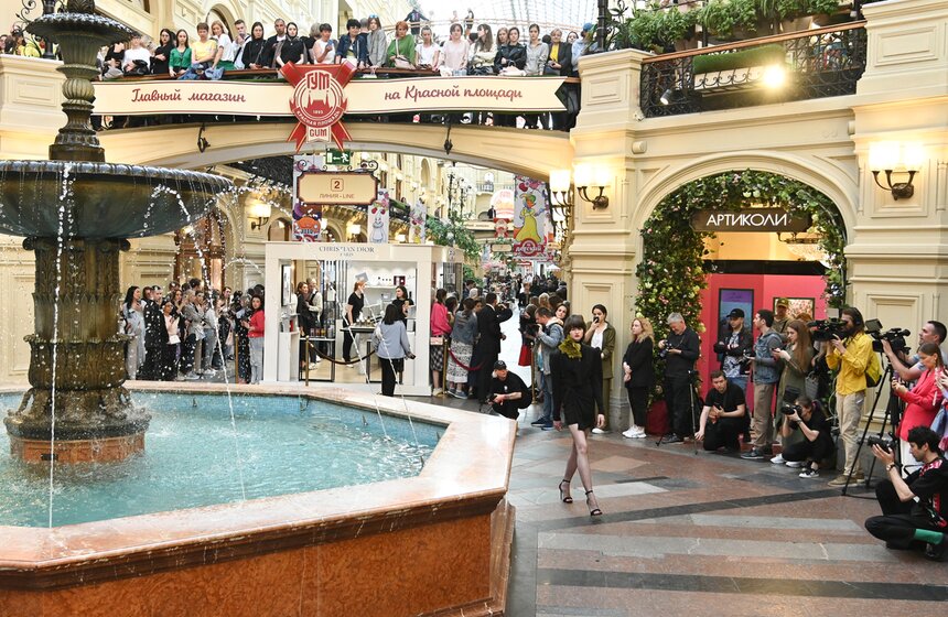 В ГУМе прошел показ в честь открытия Московской недели моды 1 фото