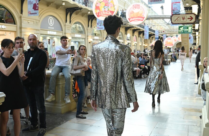 В ГУМе прошел показ в честь открытия Московской недели моды 16 фото
