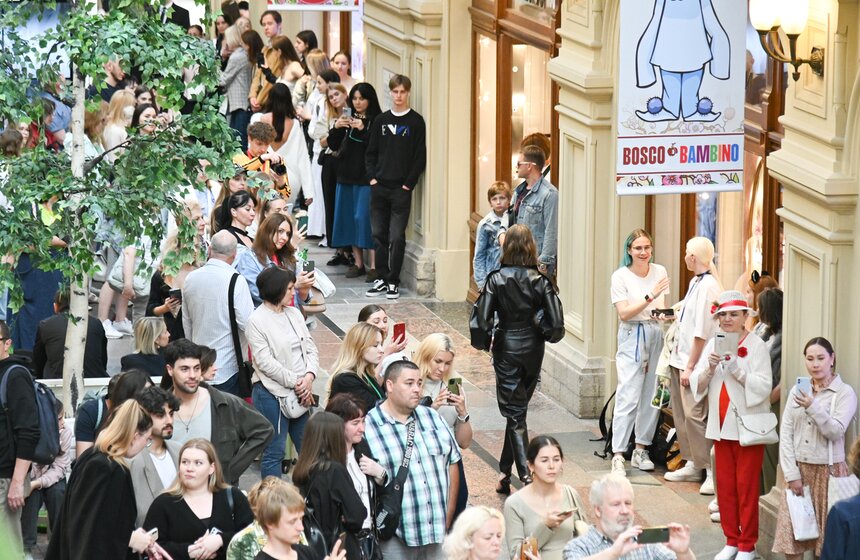 В ГУМе прошел показ в честь открытия Московской недели моды 18 фото