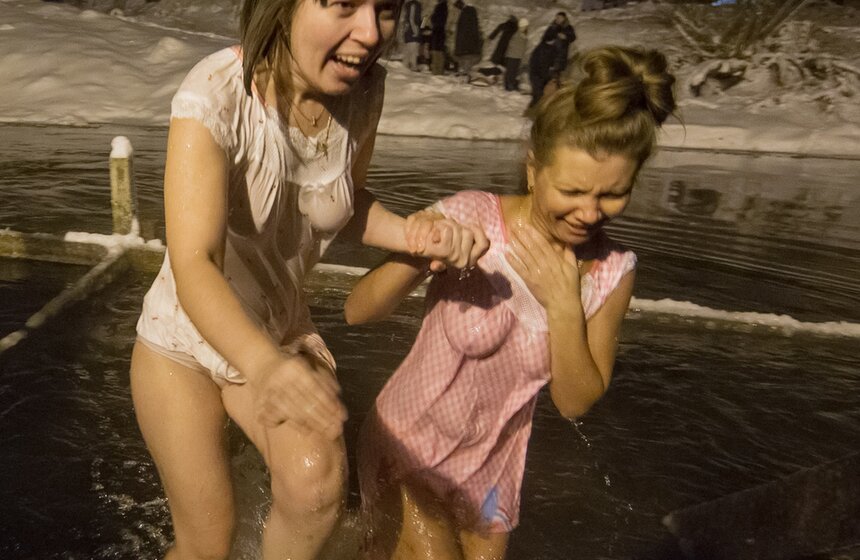 В Подмосковье прошли Крещенские купания 8 фото