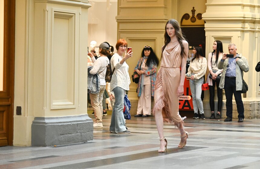 В ГУМе прошел показ в честь открытия Московской недели моды 22 фото