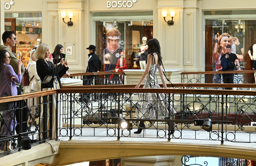 В ГУМе прошел показ в честь открытия Московской недели моды 14 фото
