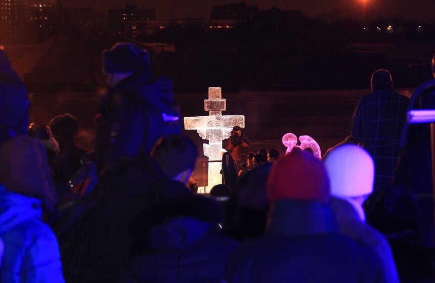 В Подмосковье прошли Крещенские купания 20 фото