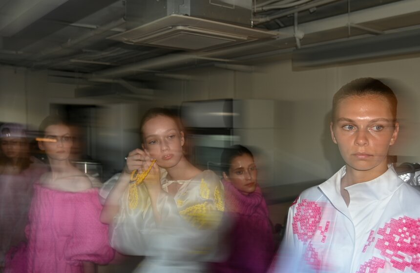 Дизайнер Алена Ахмадуллина показала новую коллекцию на Московской неделе моды 11 фото