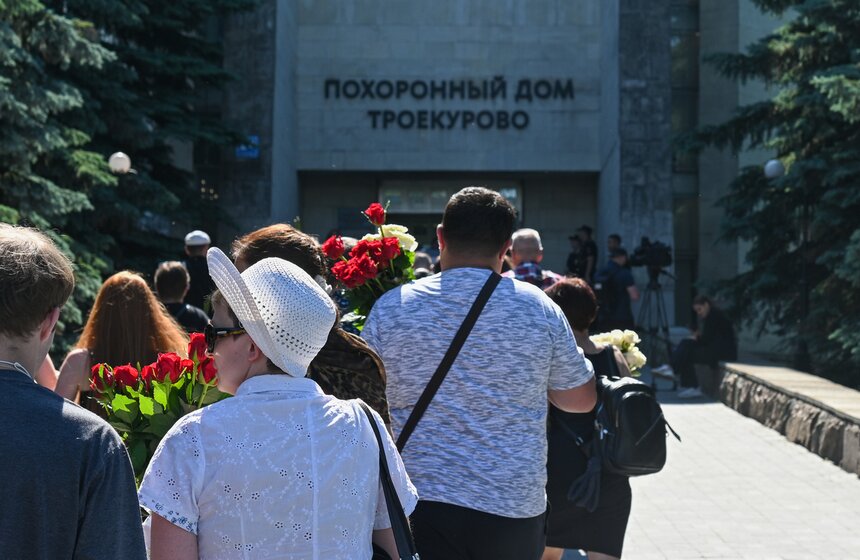 В Москве состоялось прощание с певцом Юрием Шатуновым 18 фото