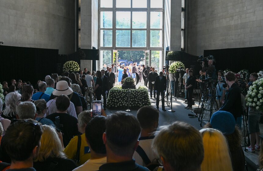 В Москве состоялось прощание с певцом Юрием Шатуновым 33 фото