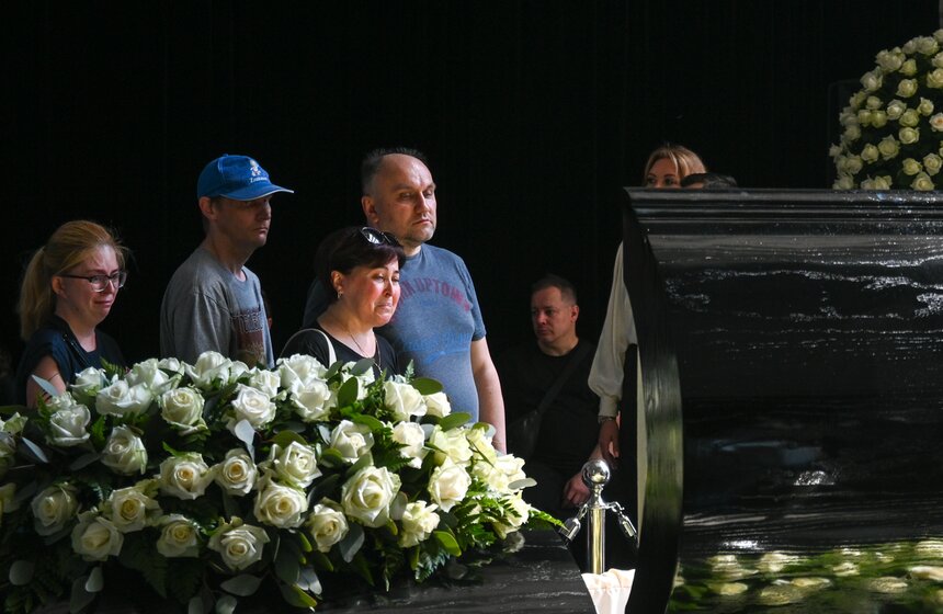 В Москве состоялось прощание с певцом Юрием Шатуновым 32 фото