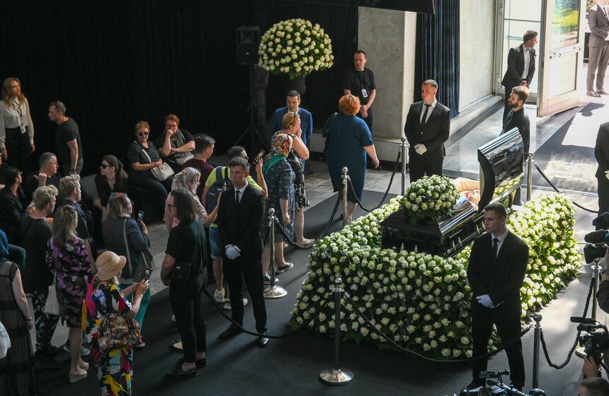 В Москве состоялось прощание с певцом Юрием Шатуновым 31 фото