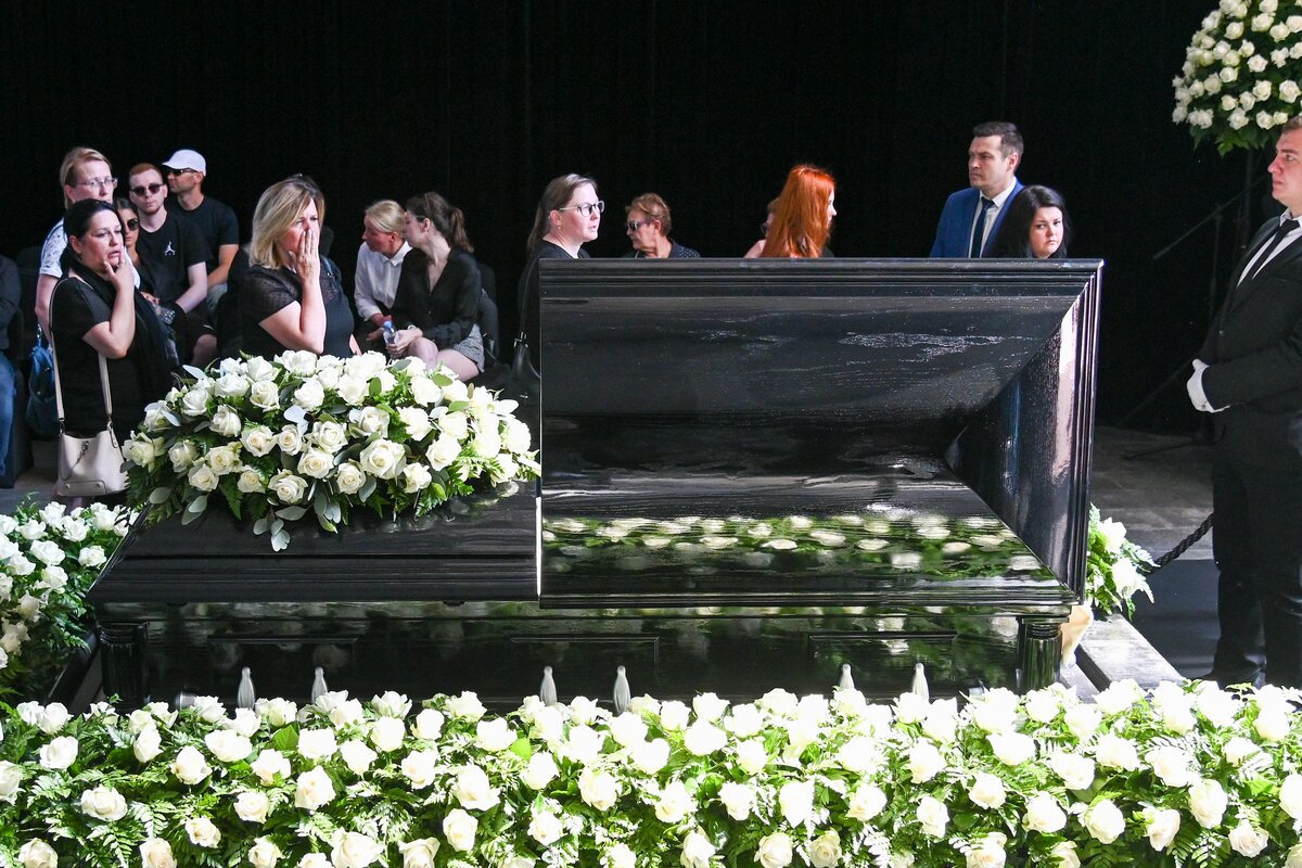 Юрия соломина похоронят. Прощание. Церемония прощания с Шатуновым Юрием в Москве. Простились с Юрием Шатуновым.