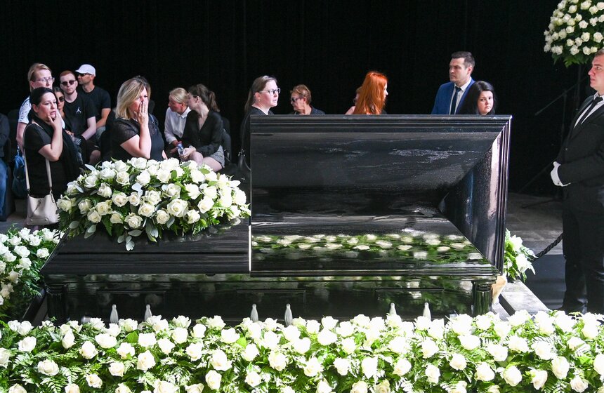 В Москве состоялось прощание с певцом Юрием Шатуновым 29 фото