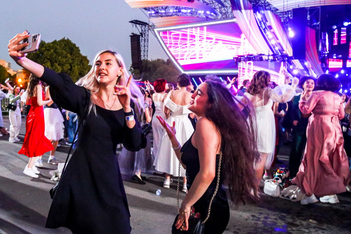 выпускники москвы 2023. выпускной в парке горького 2022. выпускники москвы 2023. выпускной в парке горького 2022. выпускной 2020 фильм мюзикл.