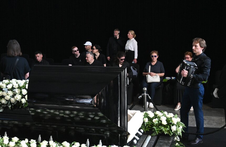 В Москве состоялось прощание с певцом Юрием Шатуновым 21 фото