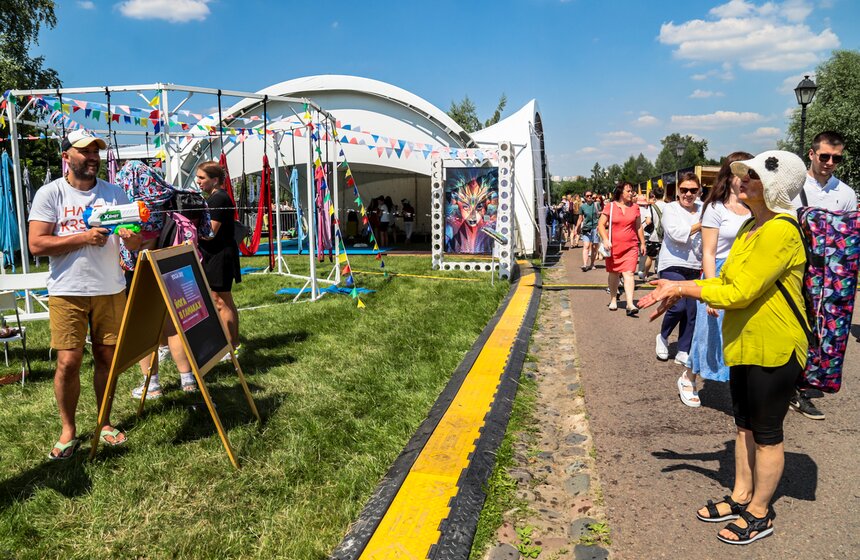 Фестиваль Yoga Day Russia прошел в столичном парке "Царицыно" 19 фото
