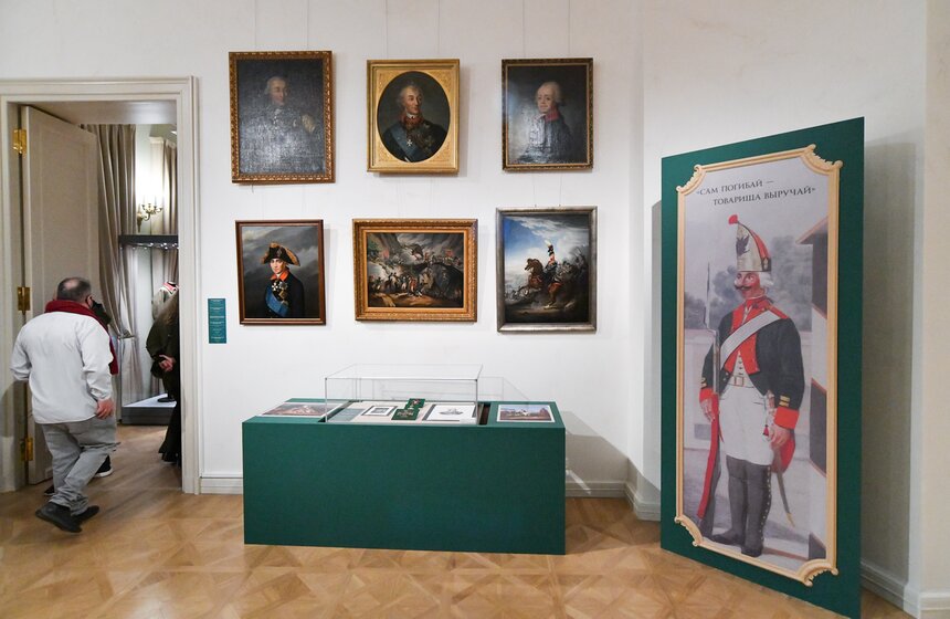 Портретная галерея образов великого полководца и его окружения.