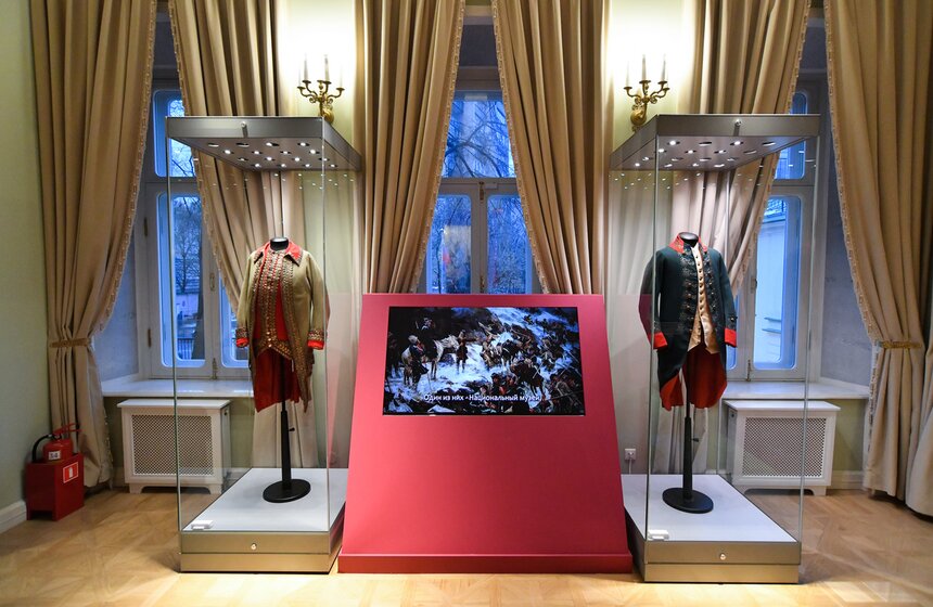 Это и русские, и австрийские мундиры времен Итальянского и Швейцарского походов.