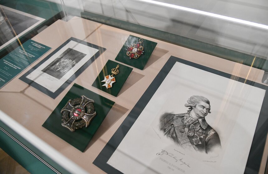 Особый дух исторических событий, связанных с его именем, помогают ощутить представленные в рамках проекта подлинные предметы, свидетели эпохи.