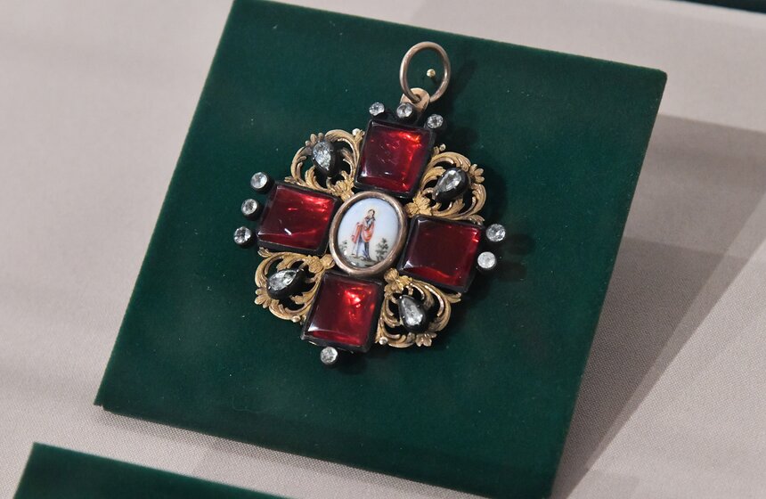 Как одного из лучших полководцев действующей армии, Суворова неоднократно привлекали для решения внутриполитических конфликтов в России и за ее пределами.