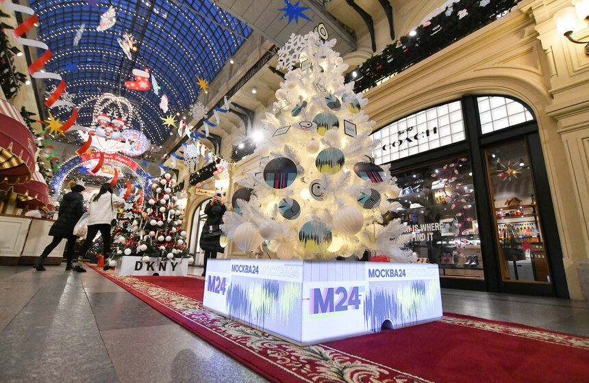 Тематические елки представили в ГУМе 2 фото