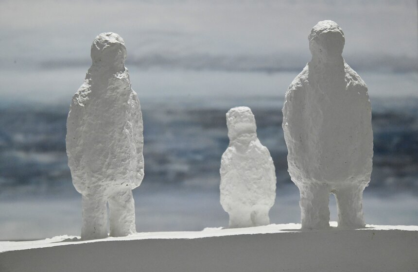 А в январе 2021 года будут проведены офлайн-встречи с художниками-участниками выставки.