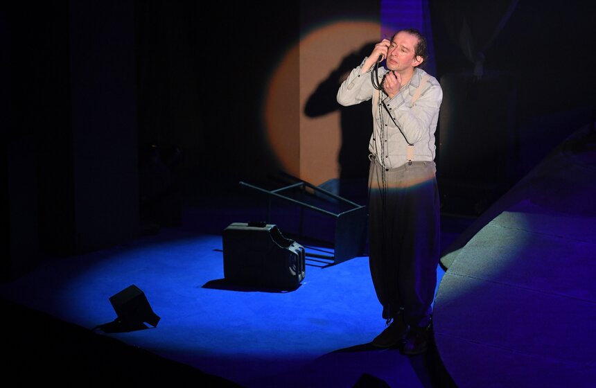 В театре "Современник" прошел спектакль "Не покидай свою планету" 9 фото