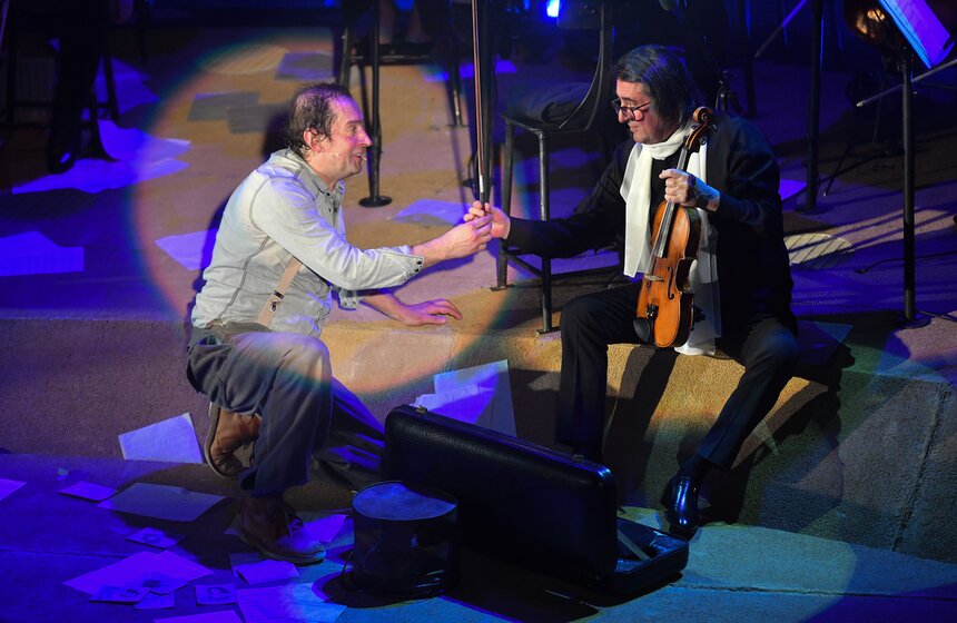 В театре "Современник" прошел спектакль "Не покидай свою планету" 23 фото