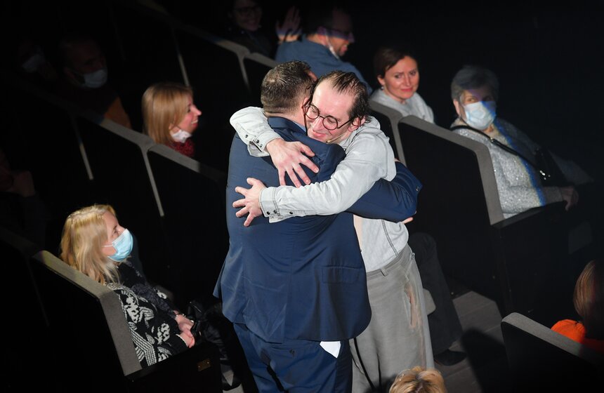 В театре "Современник" прошел спектакль "Не покидай свою планету" 12 фото