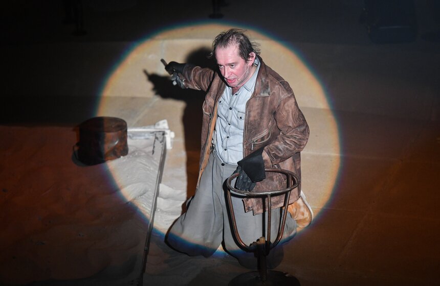 В театре "Современник" прошел спектакль "Не покидай свою планету" 13 фото