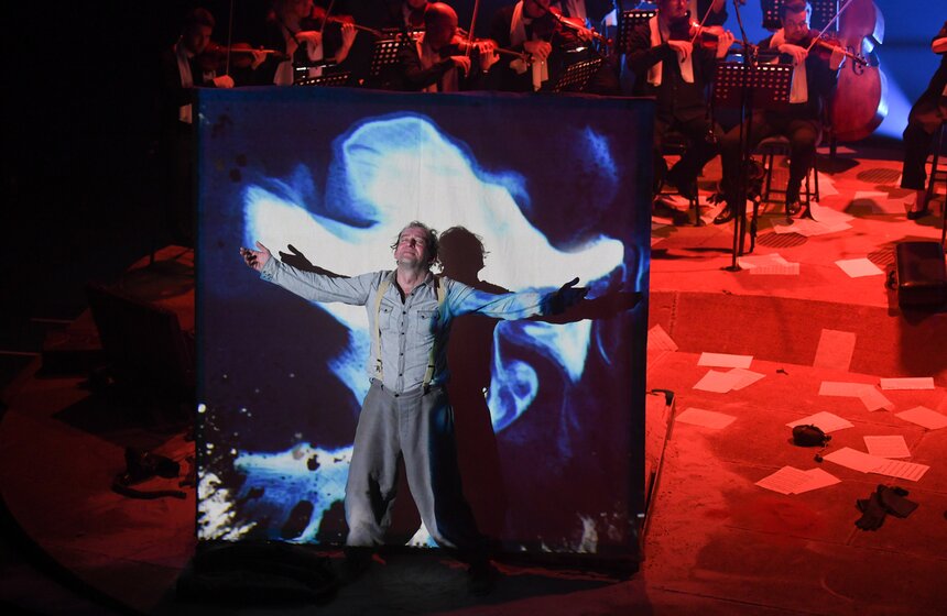 В театре "Современник" прошел спектакль "Не покидай свою планету" 19 фото