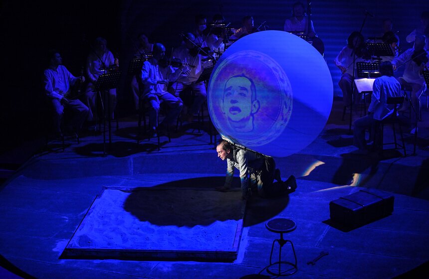 В театре "Современник" прошел спектакль "Не покидай свою планету" 6 фото