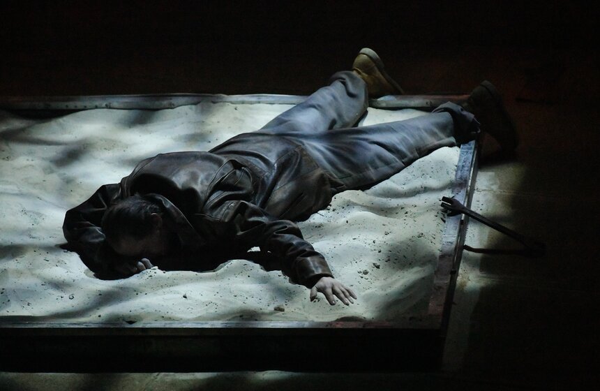 В театре "Современник" прошел спектакль "Не покидай свою планету" 2 фото