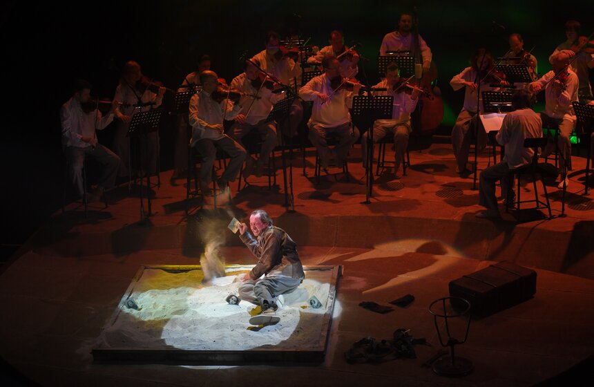 В театре "Современник" прошел спектакль "Не покидай свою планету" 4 фото