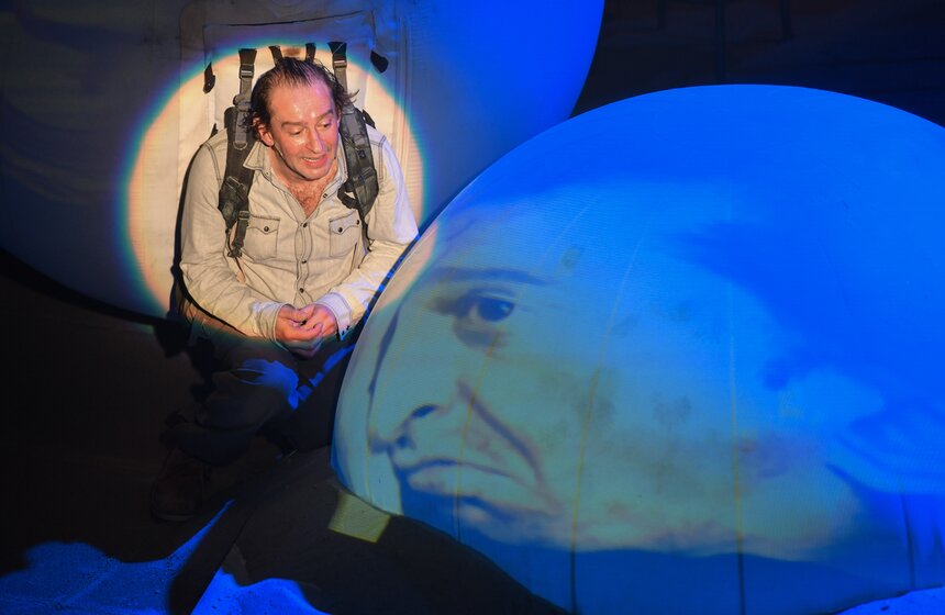 В театре "Современник" прошел спектакль "Не покидай свою планету" 7 фото