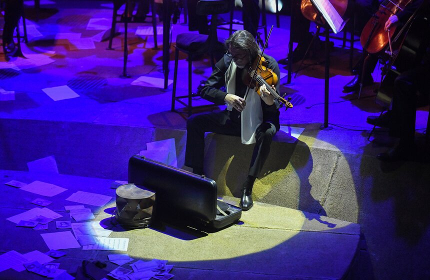 В театре "Современник" прошел спектакль "Не покидай свою планету" 25 фото