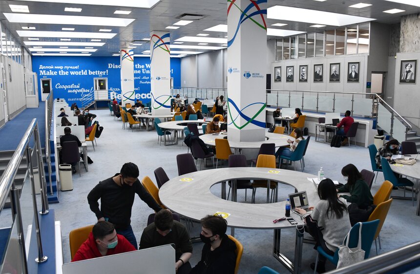 Студенты РУДН вернулись к очному обучению 13 фото