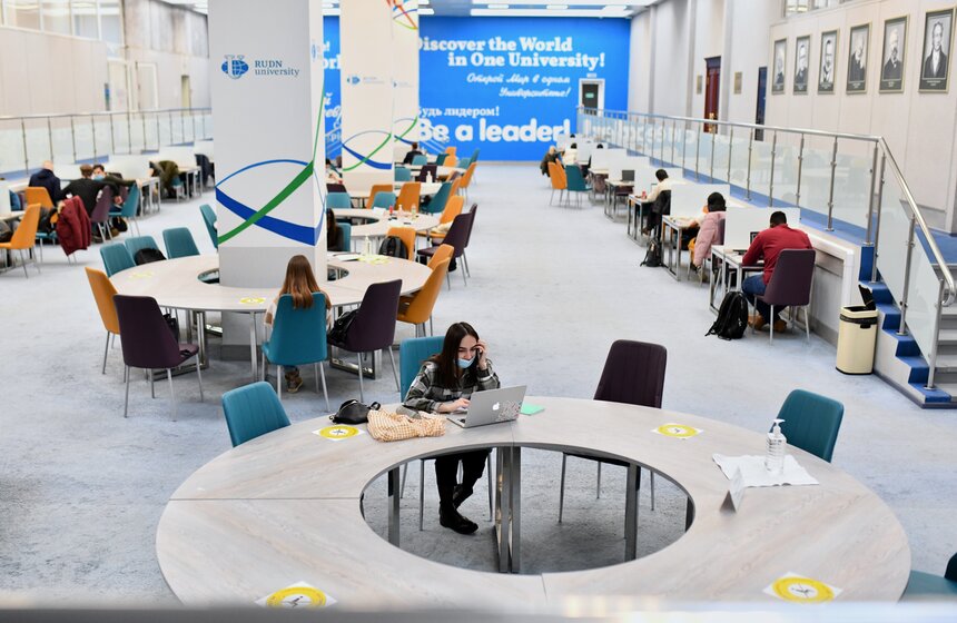 Студенты РУДН вернулись к очному обучению 8 фото