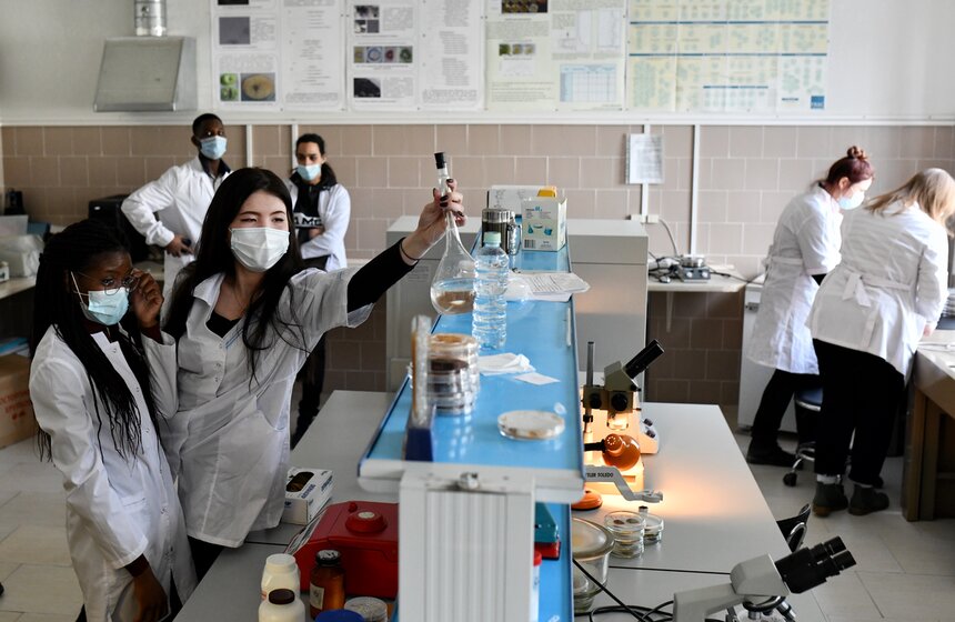 Студенты РУДН вернулись к очному обучению 27 фото