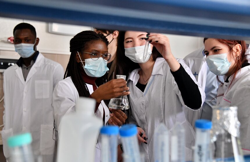 Студенты РУДН вернулись к очному обучению 23 фото