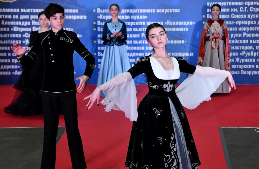 Всероссийская выставка-ярмарка народных мастеров открылась в Гостином дворе 22 фото