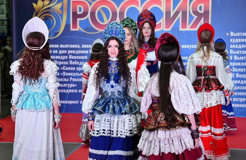 Всероссийская выставка-ярмарка народных мастеров открылась в Гостином дворе 21 фото