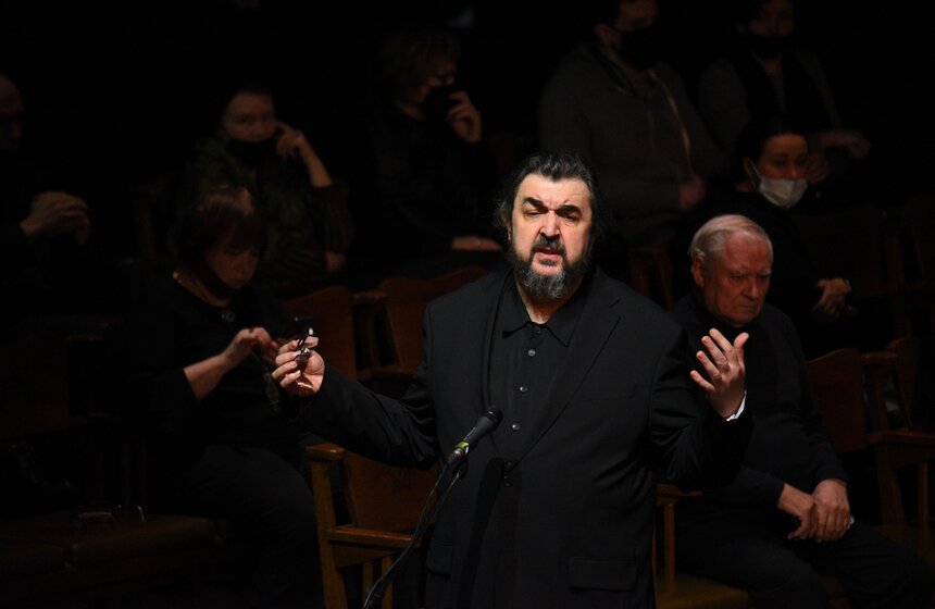 Ректор Школы-студии МХАТ актер Игорь Золотовицкий также отметил, что Мягков был замечательным учителем. "Потрясающий педагог, режиссер, писатель. Такой талантливый и прекрасный человек. Он был лучший, один из лучших, в первых рядах педагогов школы-студии МХАТ", – подчеркнул Золотовицкий.