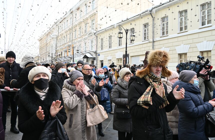 Глава комиссии Мосгордумы по культуре и массовым коммуникациям Евгений Герасимов в разговоре с Москвой 24 назвал Мягкова замечательным актером. По его словам, артист всю свою жизнь посвятил театру, кино и творчеству.